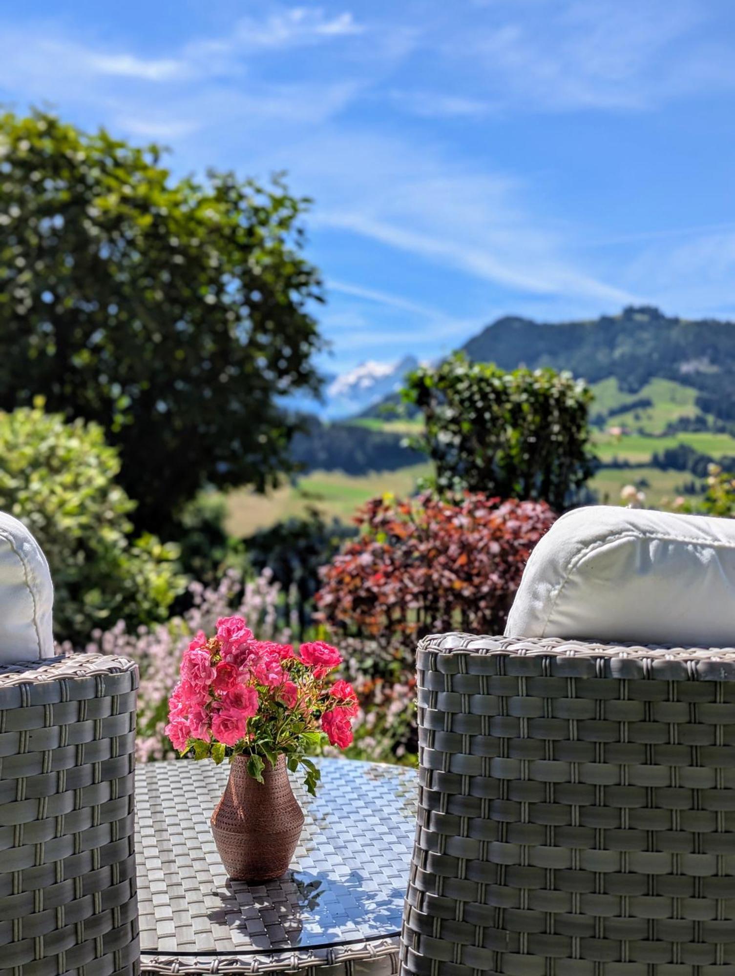 Swiss Mountain-Valley View Lodge Erlenbach im Simmental Buitenkant foto